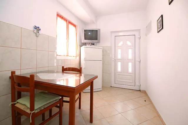 アパート Rosanda