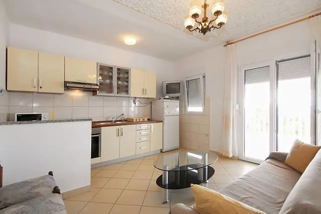 アパート Rosanda