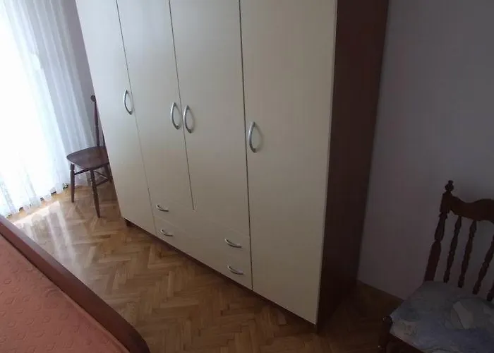 アパート Rosanda トロギール