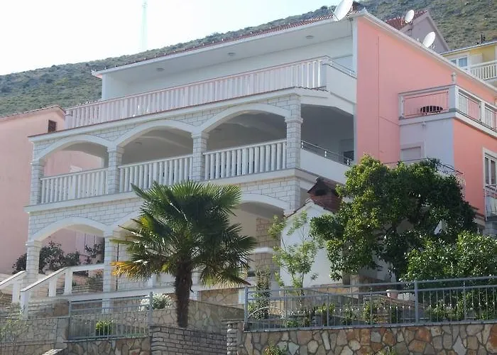 Rosanda アパート トロギール