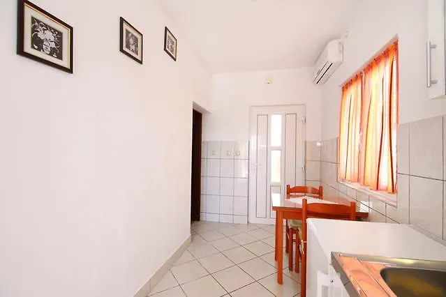 アパート Rosanda トロギール