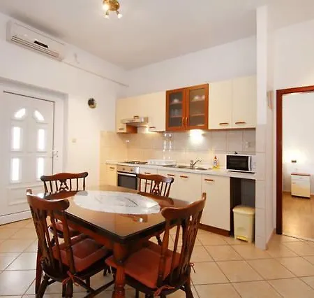 Rosanda Apartman *